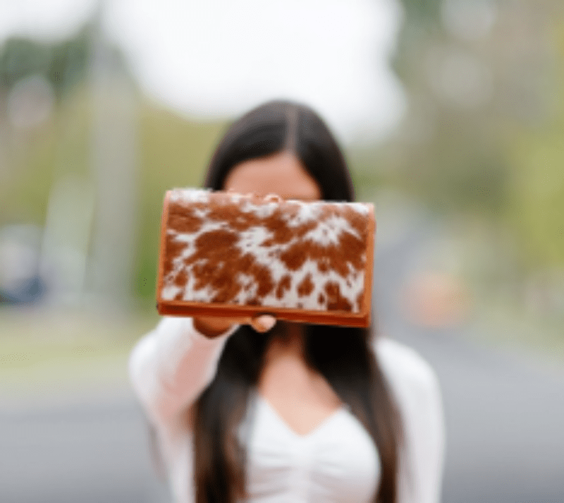 Gympie Saddleworld Handbags & Wallets Tan/White Cowhide Trifold Wallet