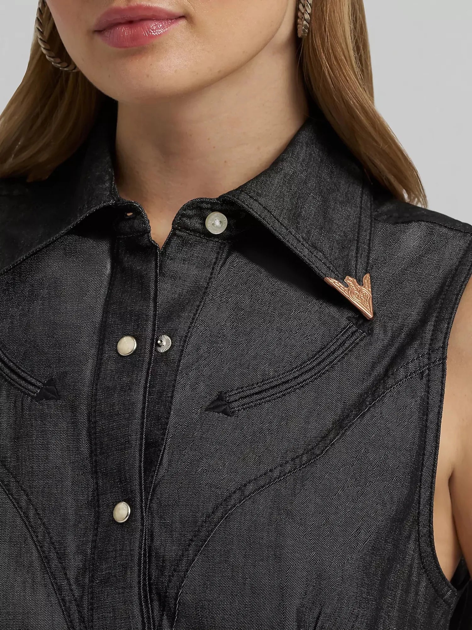 Wrangler Womens Shirts Wrangler Top Womens Lainey Wilson Sleeveless Snap Button