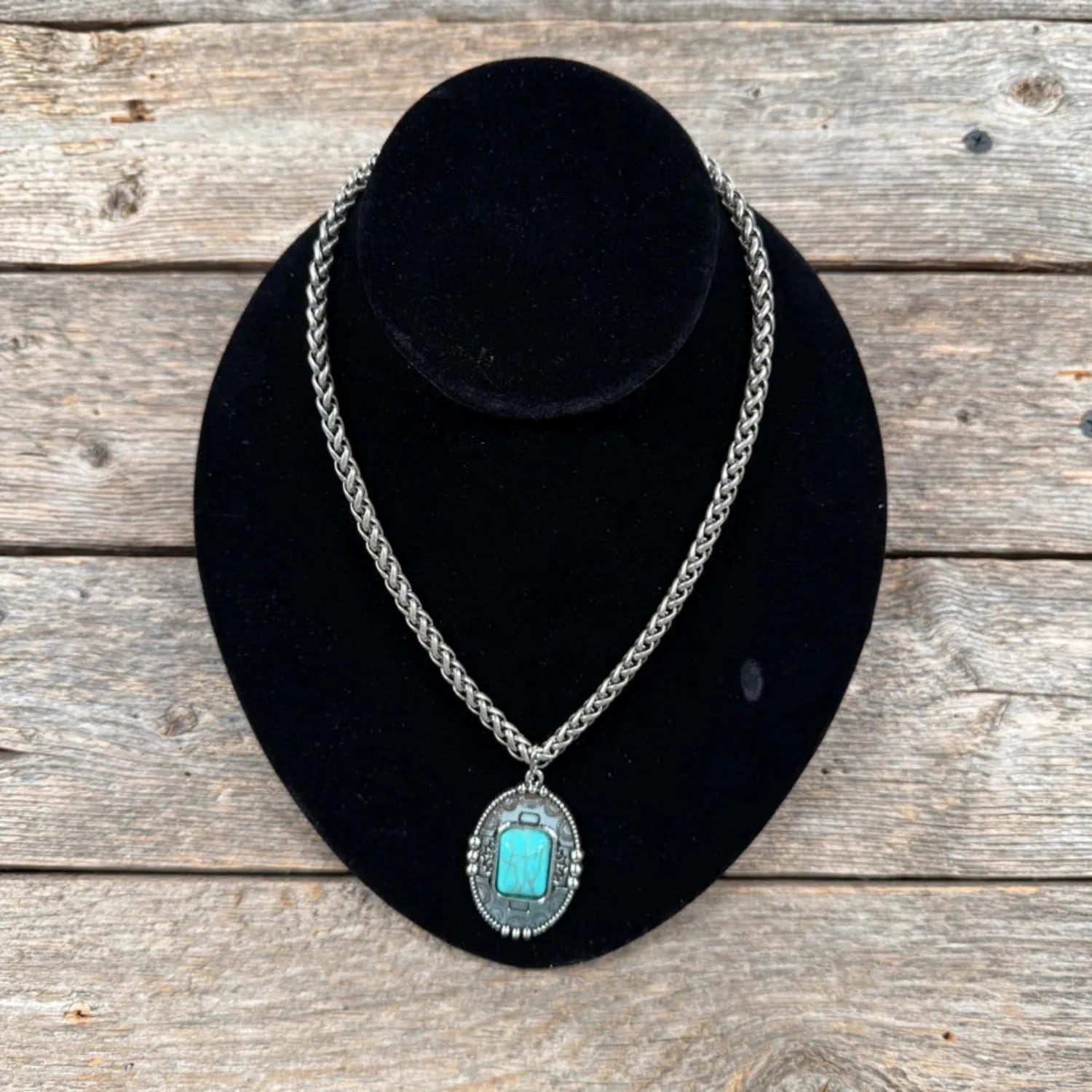 Gympie Saddleworld & Country Clothing Jewellery Oval Pendant Necklace with Turquoise