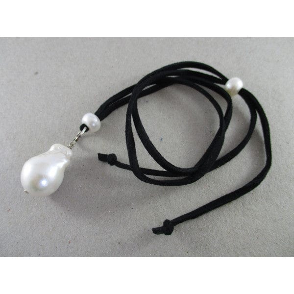 Gympie Saddleworld & Country Clothing Jewellery Pearl Necklace Baroque with Short Black Suede (NEC2300)
