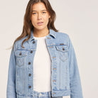 Wrangler Womens Jumpers, Jackets & Vests 08 Wrangler Jacket Womens Classic Trucker Light Denim (W/091058/M89)