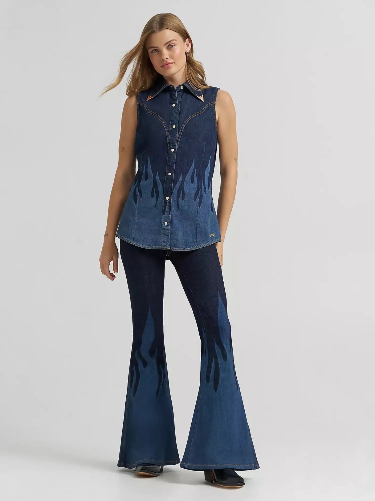 Wrangler Womens Shirts Wrangler Top Womens Lainey Wilson Sleeveless Snap Button